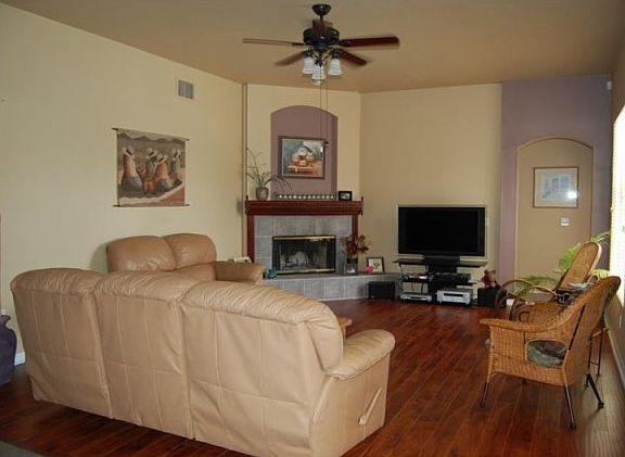 4th image of 4420 Gentrice Dr