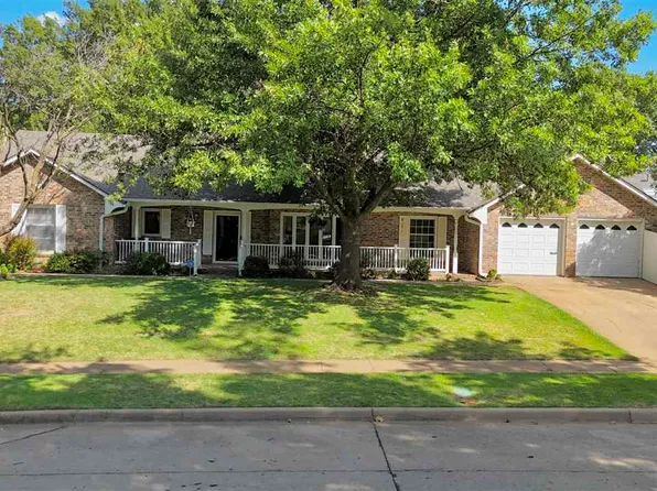 2205 Cardinal Rd, Ponca City, OK 74604