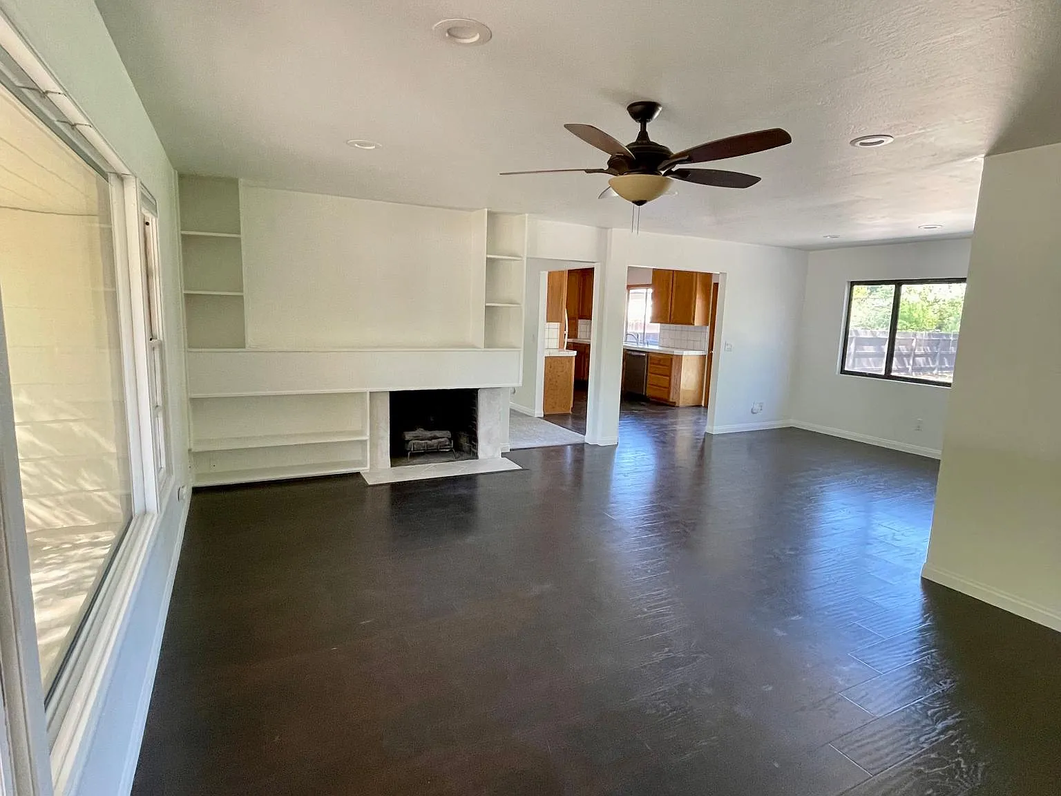 4 bed, 1994 sqft, $2,995 — Photo 2