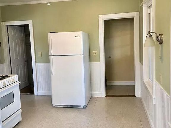 3rd image of 77 Bourne Ave #77