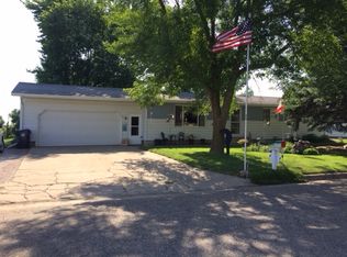 127 Golf Course Dr, Armstrong, IA 50514