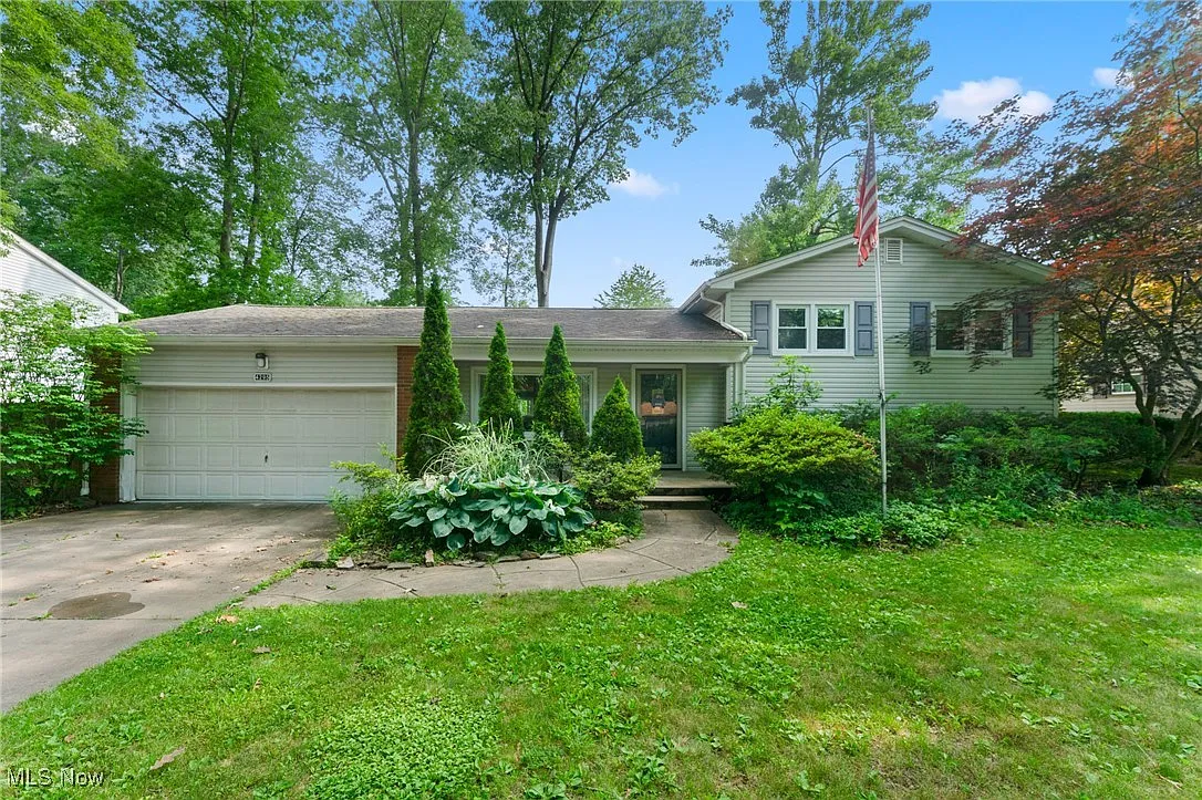 4295 Maureen Dr photo 1