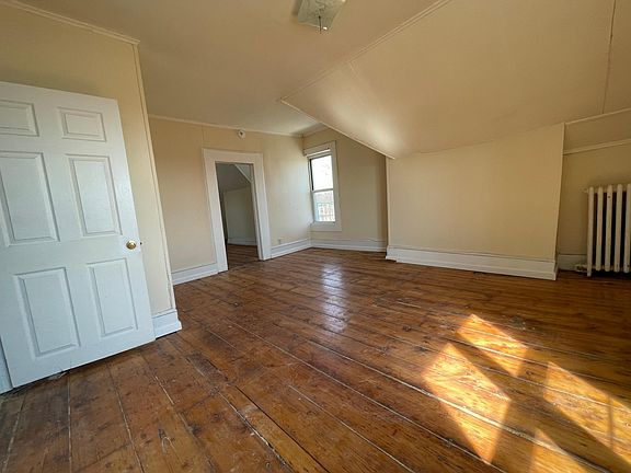 5th image of 76 Boyd St #3