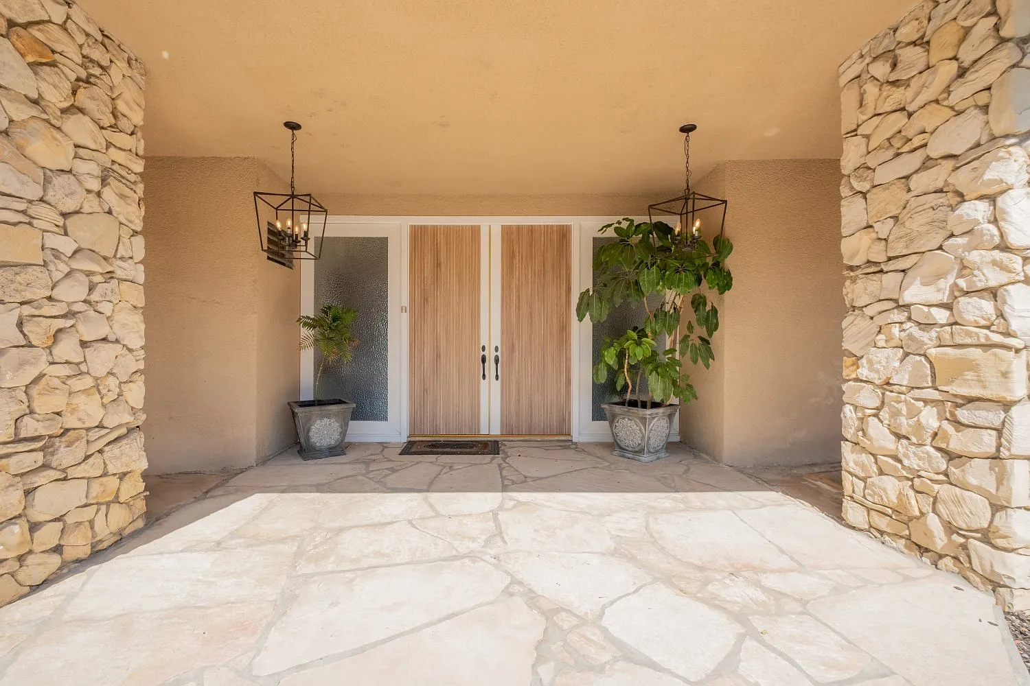 5 bed, 4610 sqft, $12,000 — Photo 4