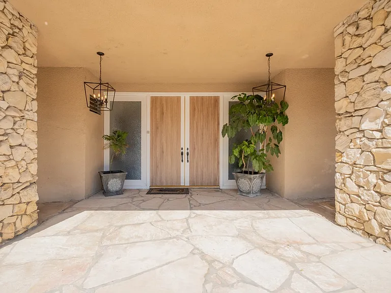 4321 Clear Valley Dr — Photo 4