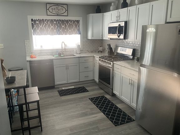 2nd image of 935 Woodbine Way