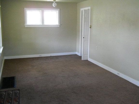 3rd image of 930 Claremont Ave