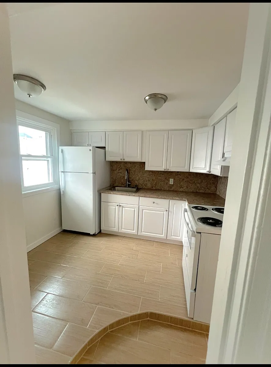 Building Photo - 126 Merrick Rd #3A