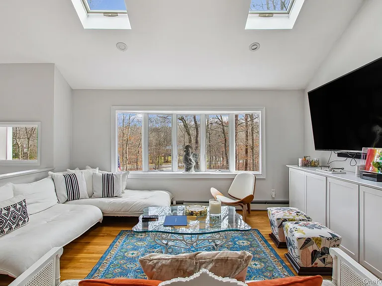 30 Squires Blvd — Photo 5