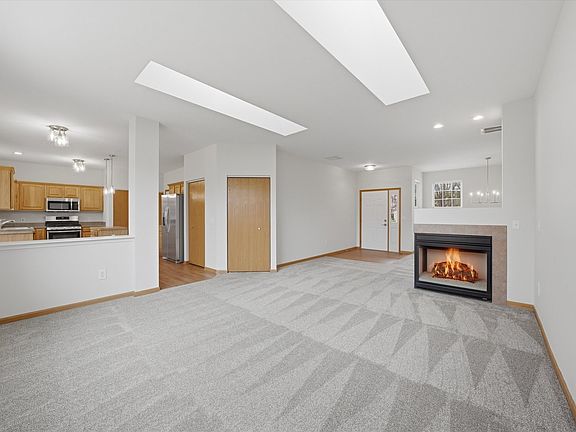 4th image of 646 S Cadillac Cir
