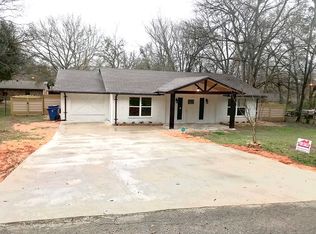 1007 E Magnolia St, Troup, TX 75789