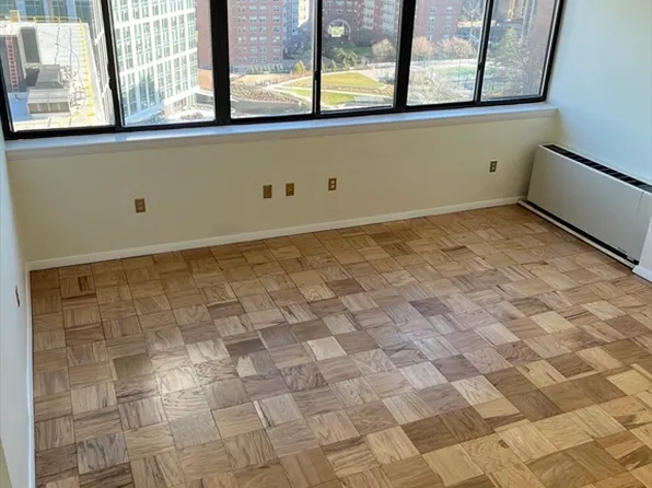 6 Whittier Pl APT 17G, Boston, MA 02114