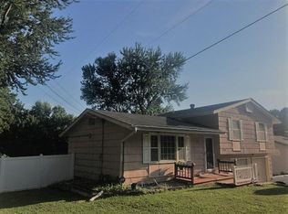 9205 E 82nd St, Raytown, MO 64138