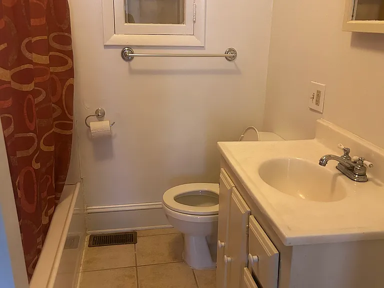1057 Green St — Photo 5