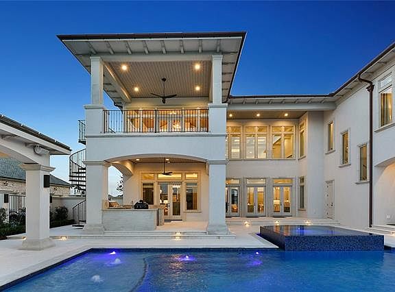 3rd image of 26 Royal Palm Dr