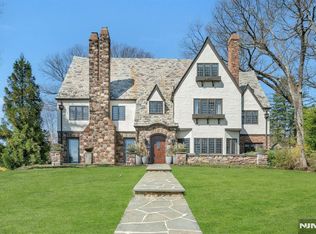 202 Crest Rd, Ridgewood, NJ 07450