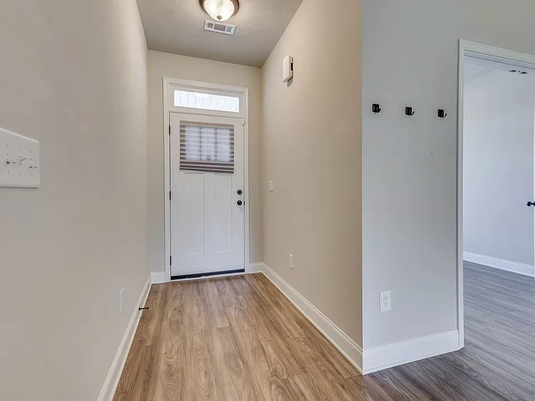 340 Fox Haven Dr — Photo 3