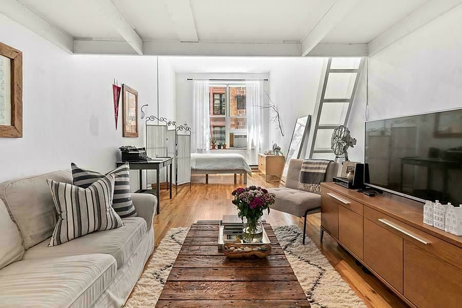 1st image of 23 Waverly Pl APT 3N
