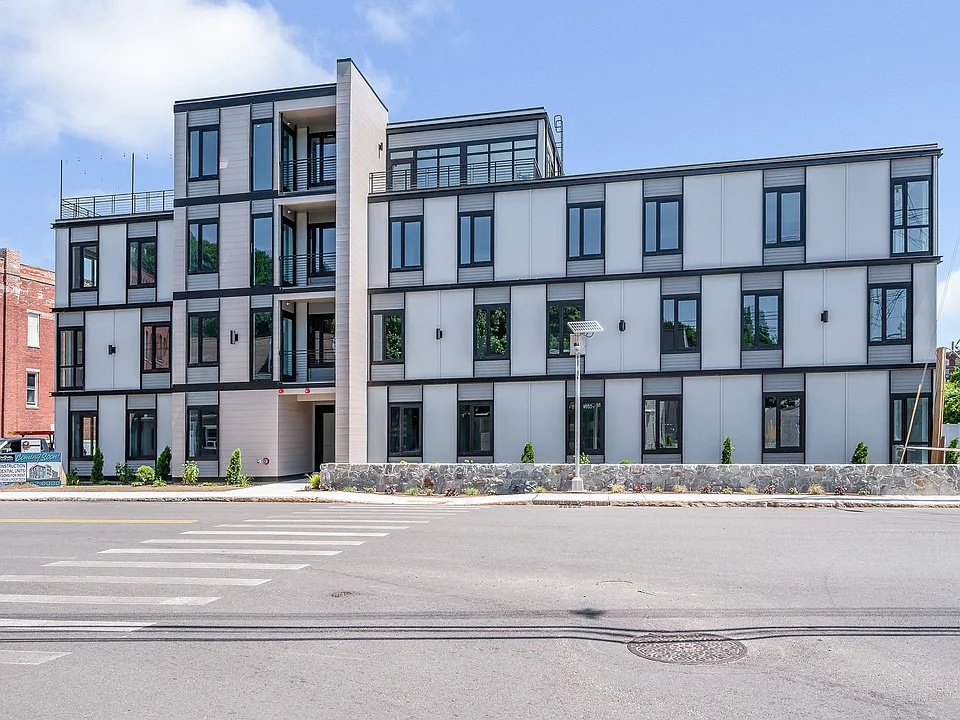 1 Lafayette Sq #105