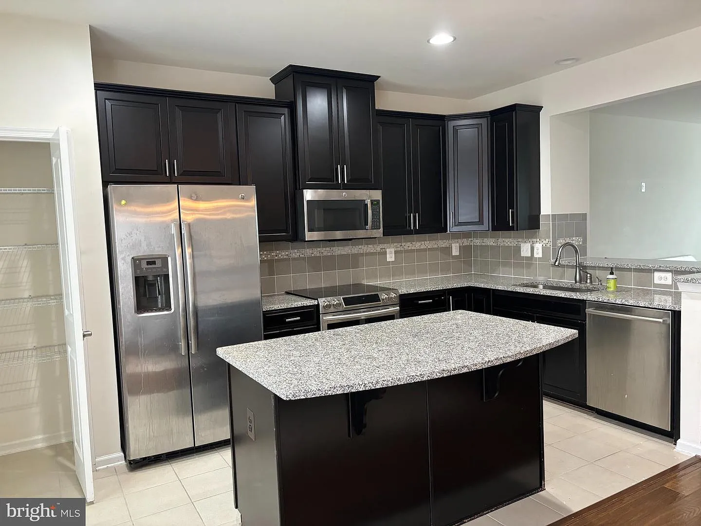 4 bed, 3.5 bath, 1960 sqft, $3,250 — Photo 2