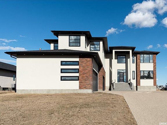 2nd image of 304 Spruce Creek CRESCENT