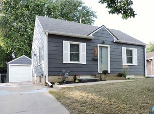 1219 S Hawthorne Ave, Sioux Falls, SD 57105