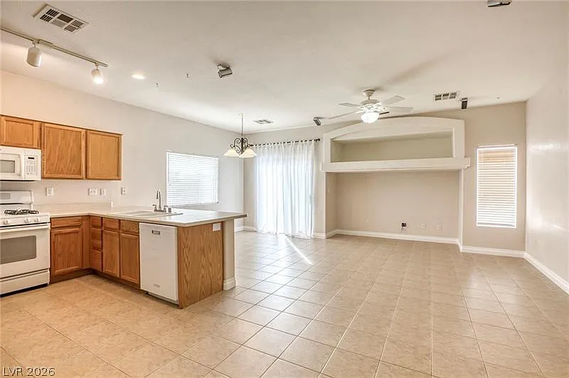 2 bed, 2.0 bath, 1288 sqft, $1,900 — Photo 3