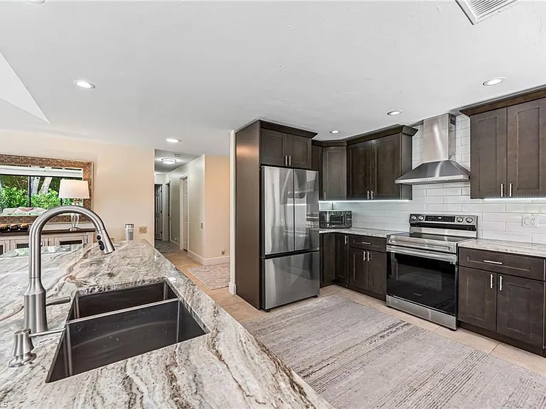 9908 White Sands Pl — Photo 16