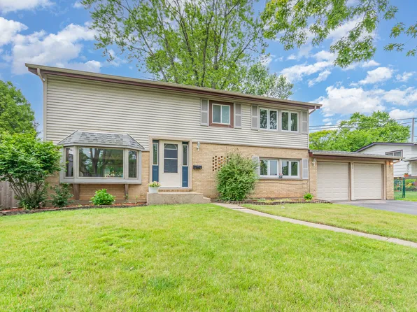 413 Northshore Dr, Mundelein, IL 60060