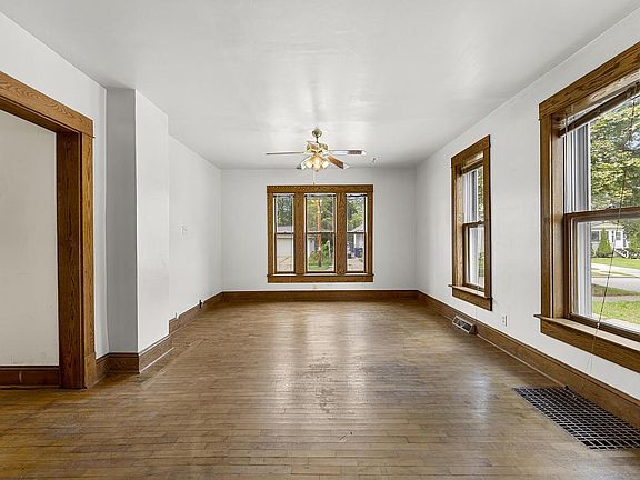 3rd image of 1016 E Vine STREET