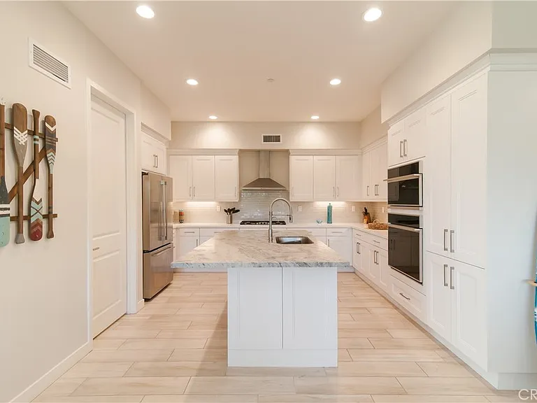 1519 Doheny Way — Photo 9
