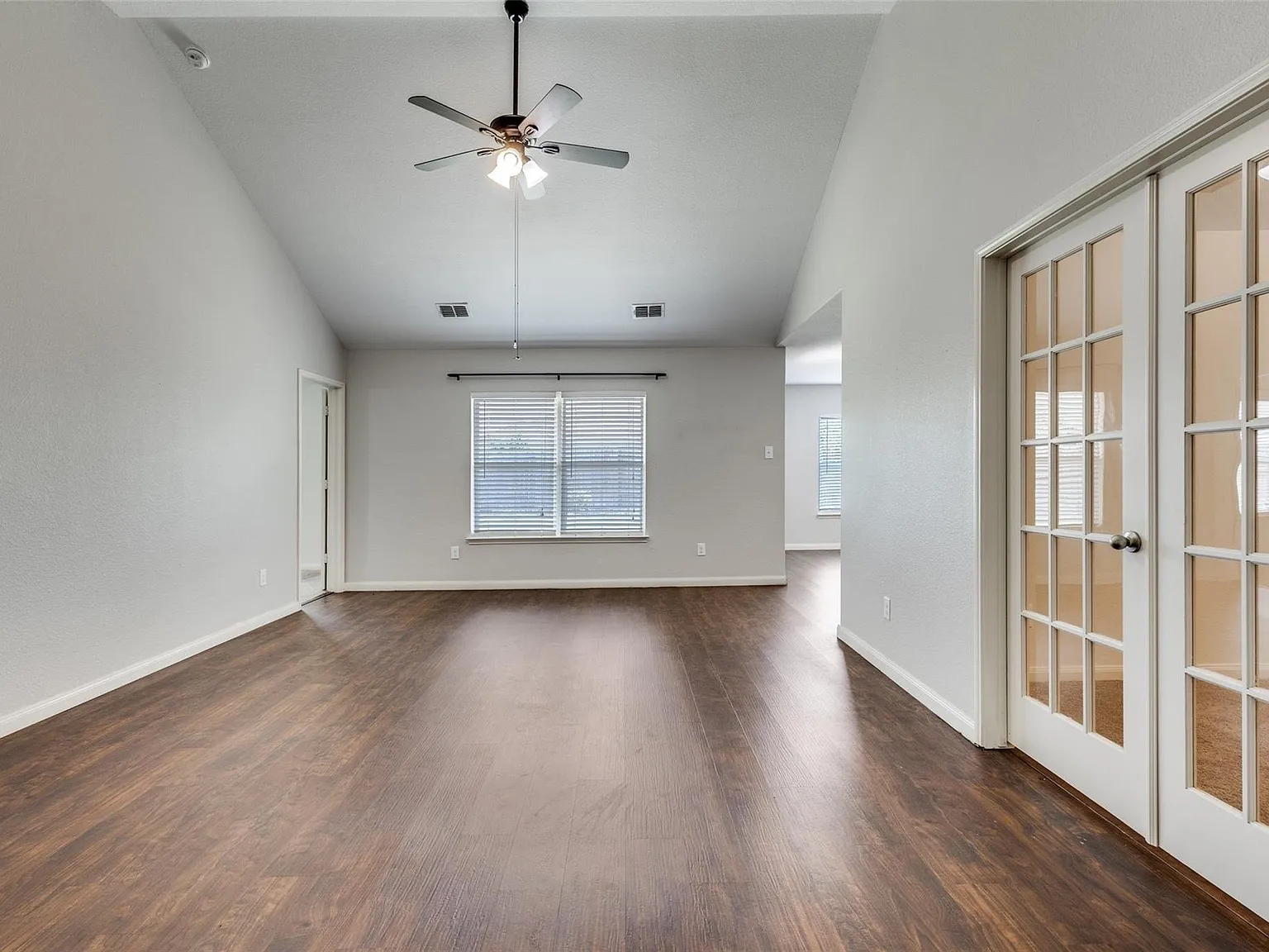 4 Bed/2 Bath Single Family Home in Anna, TX - Available 10/15 - $2200/mo - Utilities Included — Photo 4