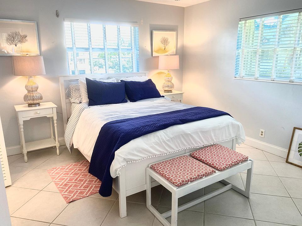 1st image of 100 Venetian Dr APT 6