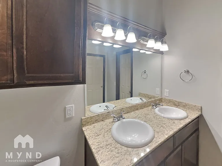 1114 Merlin Dr — Photo 12