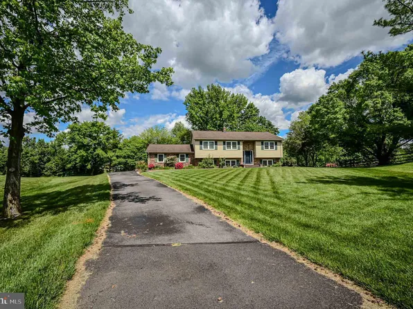 14 Lullaby Ln, Newark, DE 19702