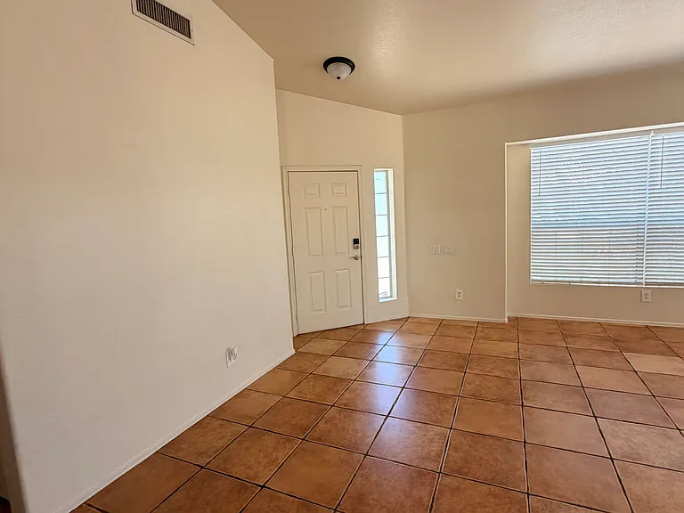 9005 N Lawndale Dr — Photo 8