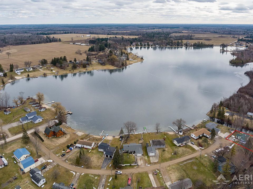 1st image of 3062 W Lakeside Dr