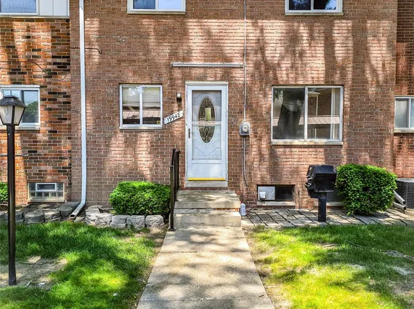 19942 Vernier Rd, Harper Woods, MI 48225