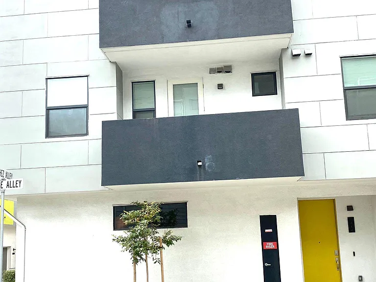 1444 Myrtle Aly — Photo 4
