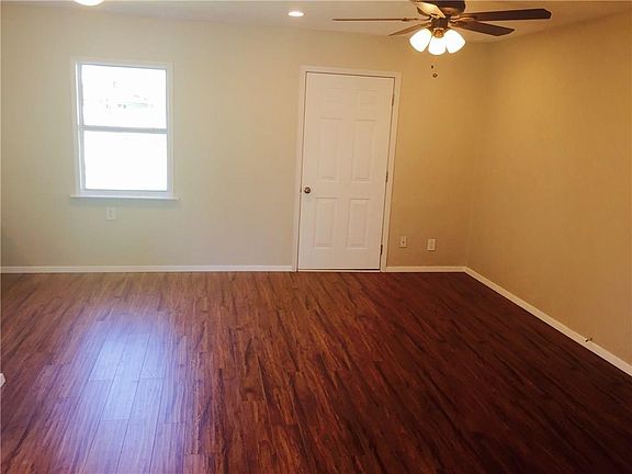 3rd image of 4205 Brambleton Pl