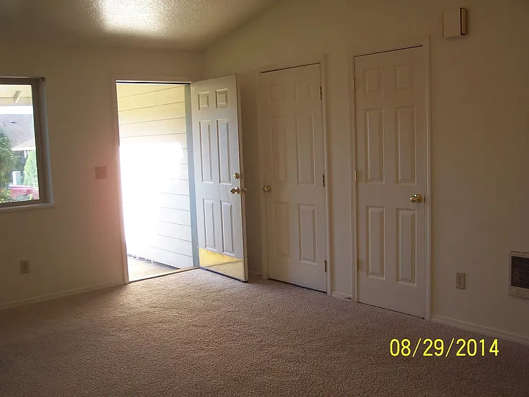 740 Benjamin Ave — Photo 8