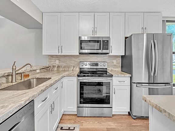 4th image of 5901 Coral Lake Drive #101