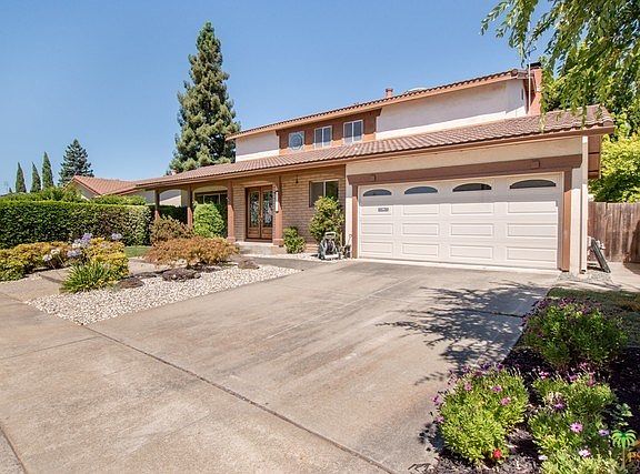 3rd image of 1032 Tulipan Dr
