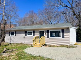 716 Country Place Dr, Tobyhanna, PA