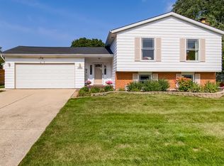 1303 Briarcliffe Blvd, Wheaton, IL