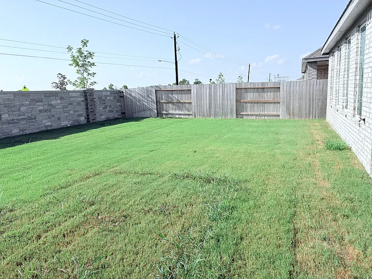 Emerald Hills Dr — Photo 9