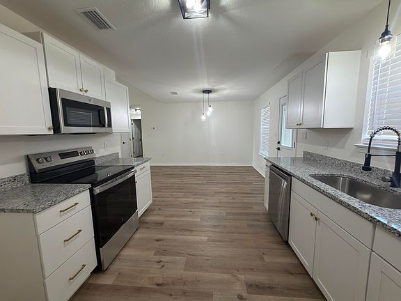 4th image of 6121 Robin Rd