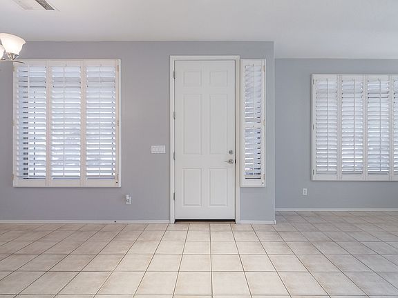 3rd image of 2521 E Flintlock Pl