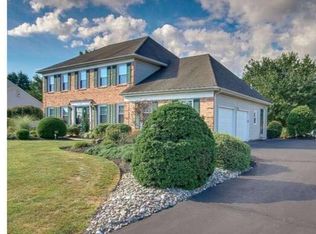 10 Meer Dr, Feasterville Trevose, PA 19053