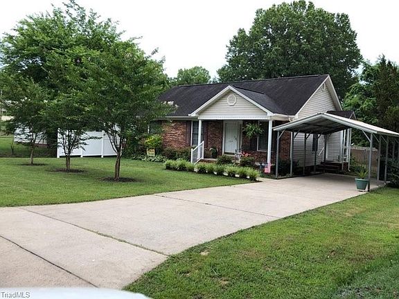 4th image of 1004 Louise Ave